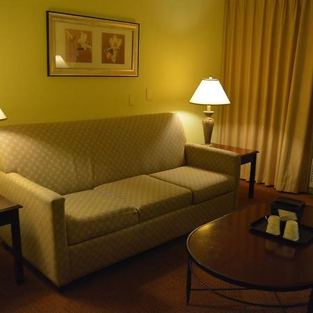 Ramada By Wyndham Wichita Airport Hotel Luaran gambar