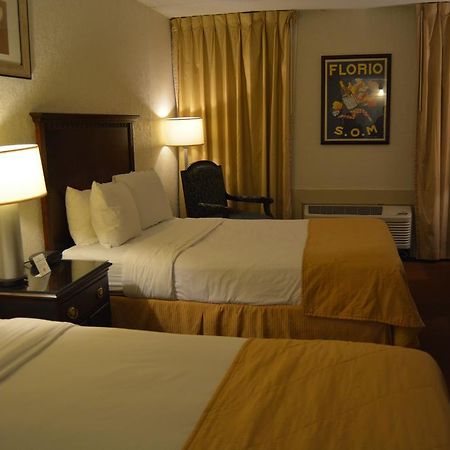 Ramada By Wyndham Wichita Airport Hotel Luaran gambar