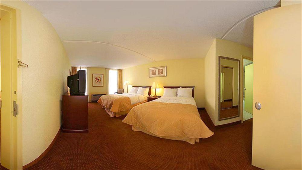 Ramada By Wyndham Wichita Airport Hotel Luaran gambar
