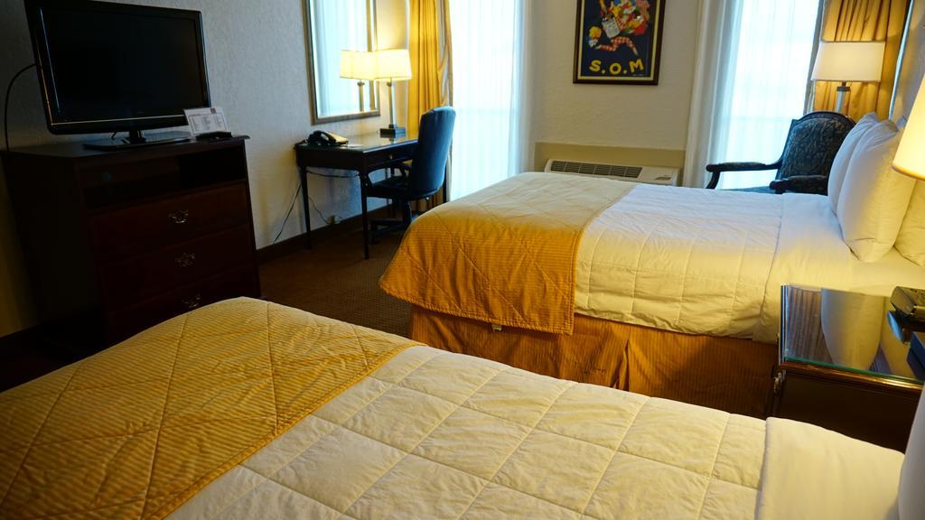 Ramada By Wyndham Wichita Airport Hotel Luaran gambar