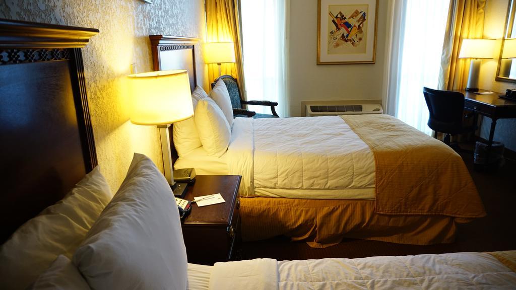 Ramada By Wyndham Wichita Airport Hotel Luaran gambar
