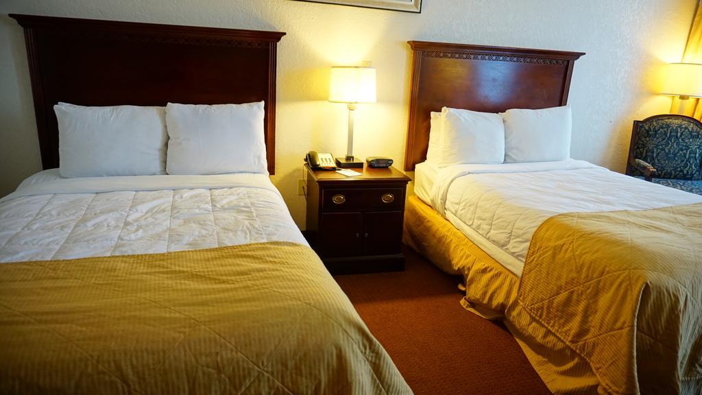 Ramada By Wyndham Wichita Airport Hotel Bilik gambar