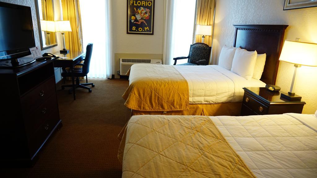 Ramada By Wyndham Wichita Airport Hotel Luaran gambar