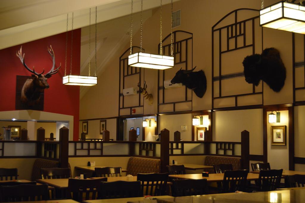 Ramada By Wyndham Wichita Airport Hotel Luaran gambar