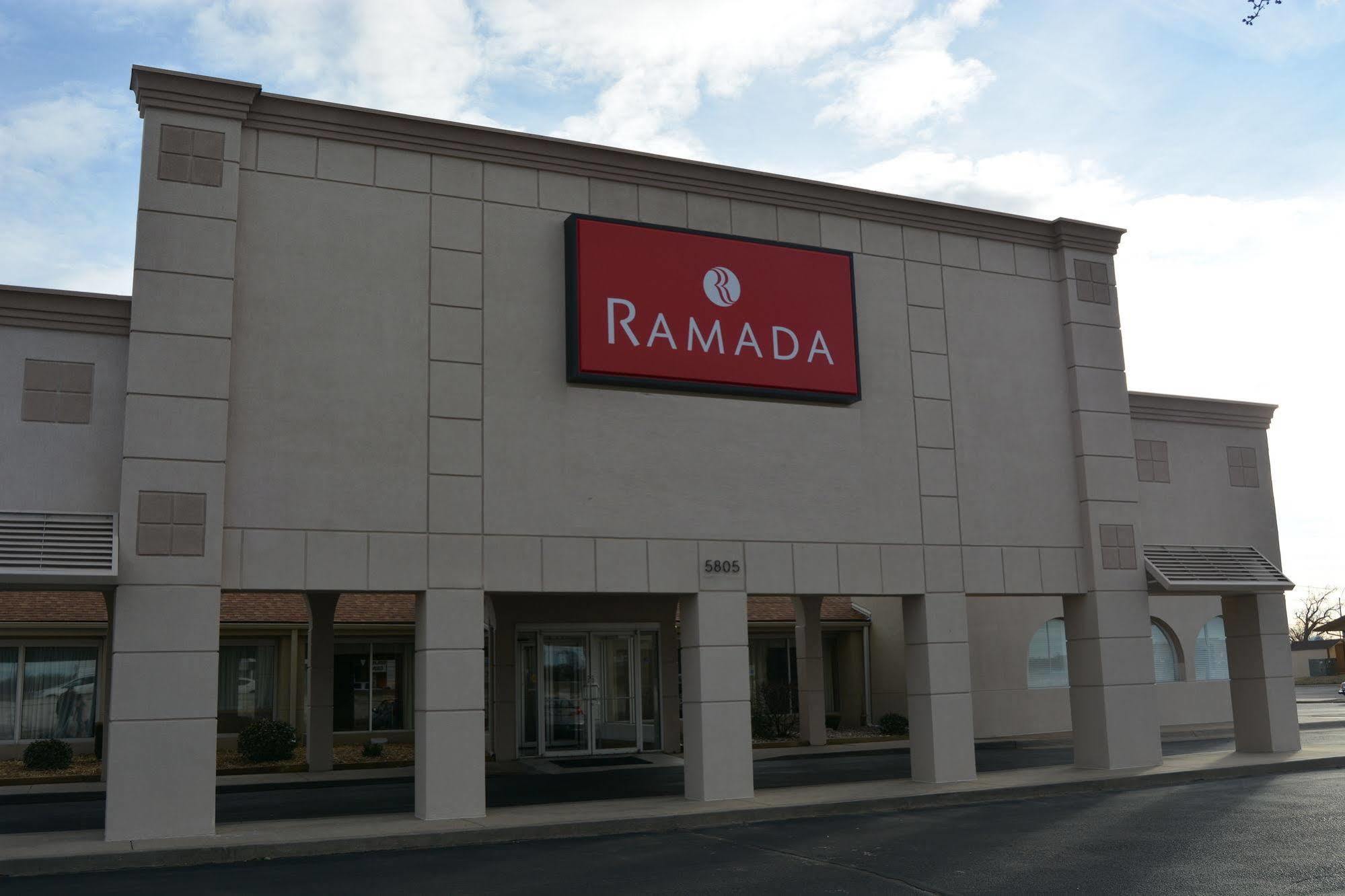 Ramada By Wyndham Wichita Airport Hotel Luaran gambar