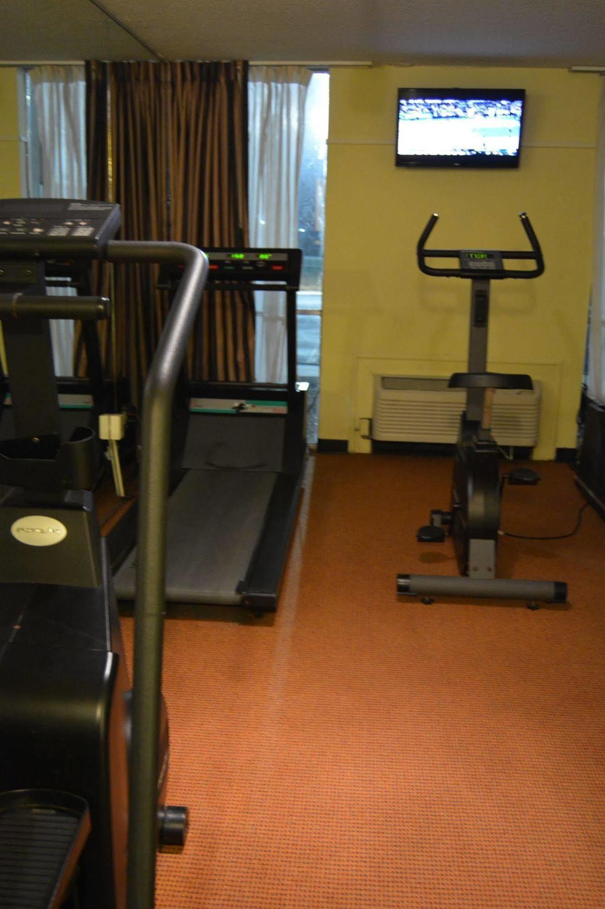 Ramada By Wyndham Wichita Airport Hotel Luaran gambar