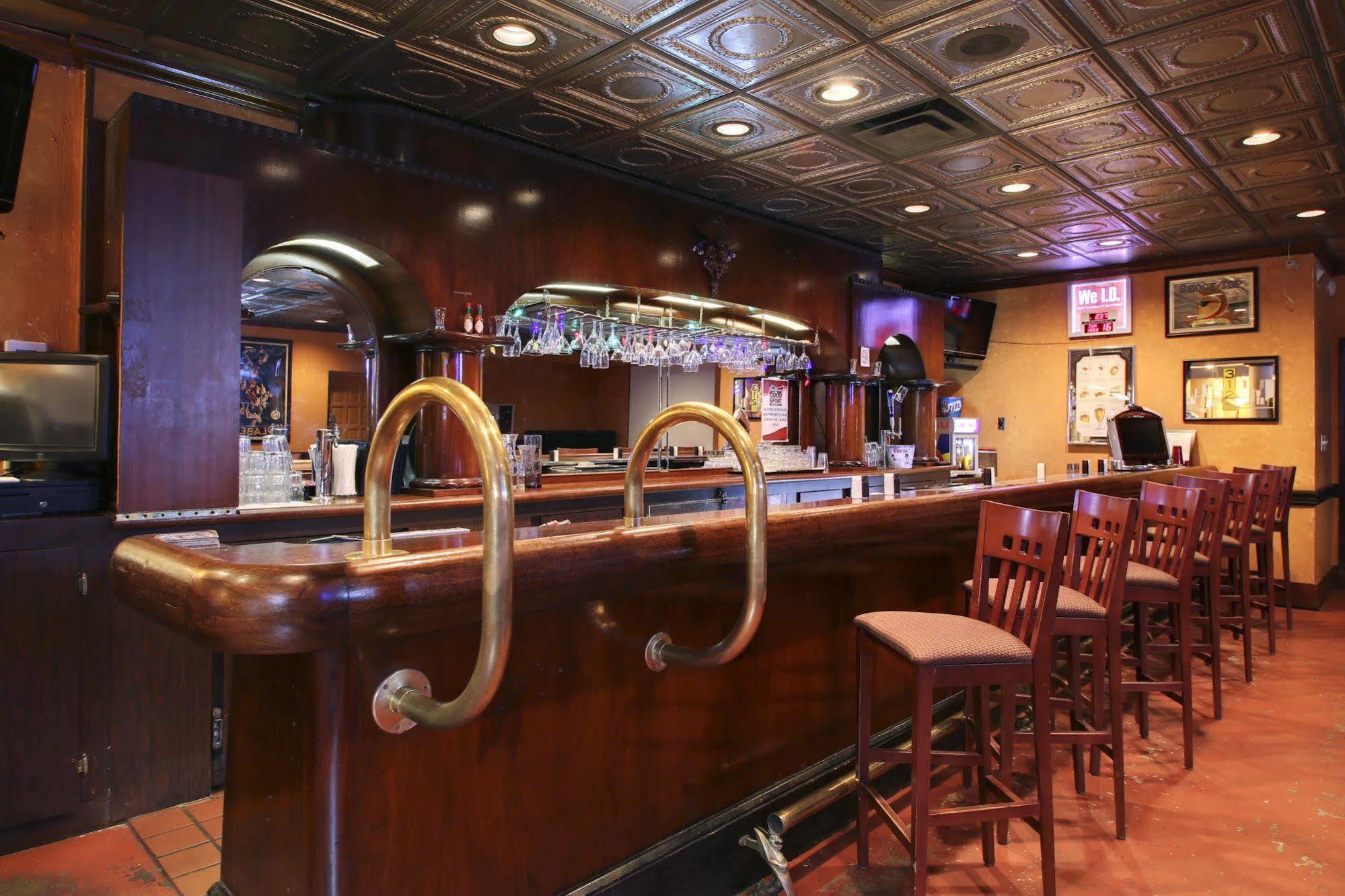 Ramada By Wyndham Wichita Airport Hotel Luaran gambar
